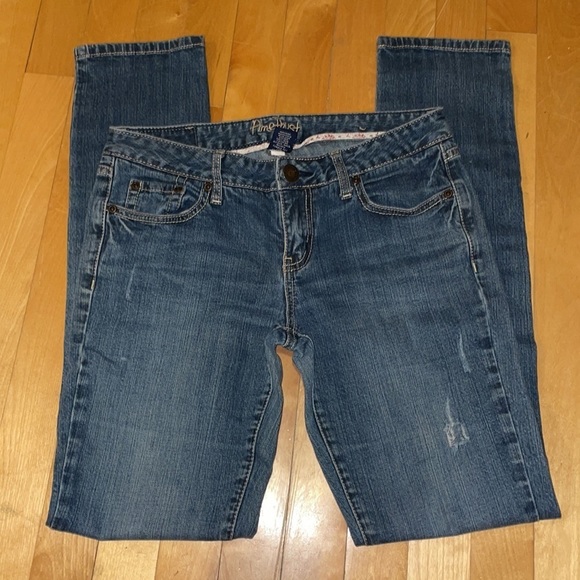 New Women's Amethyst Distressed Straight Leg Blue Jeans - Picture 2 of 10